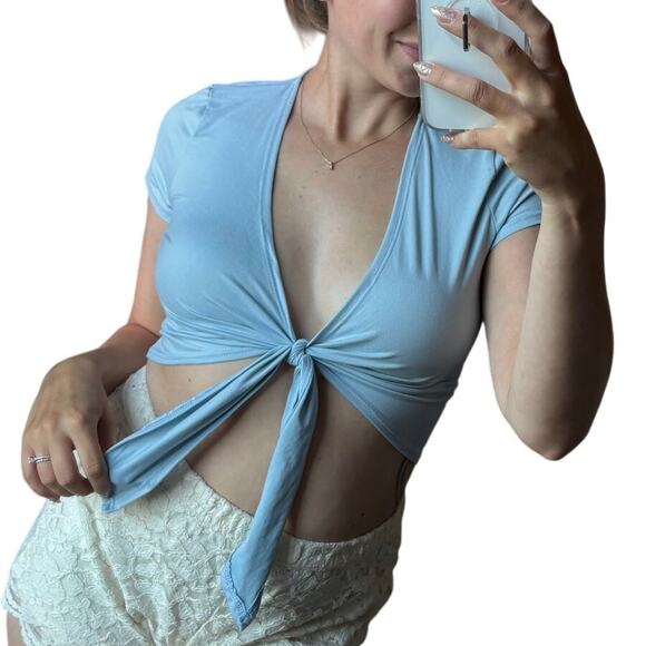 Windsor S Baby Blue Tie Up Knot Front V-neck Short Sleeve Crop Top - Picture 1 of 7